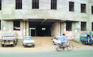 A shopping complex of the Kaithal municipal council, which is being constructed at a cost of Rs 1.73 crore, remains unoccupied even after one year of its completion.