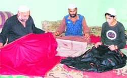 Kashiris showcase their collections of shawls and woollens in Ludhiana