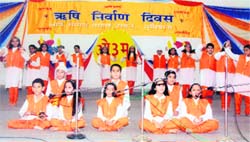 Children of the Arya School perform to mark the Rishi Nirvana Diwas