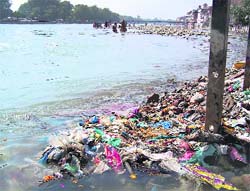 Garbage piles up at Vishnu Ghat in Haridwar