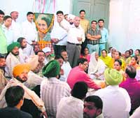 Jagmohan Sharma, DCC president, addresses a Sankalp Diwas rally on the Martyrdom Day of former Prime Minister Indira Gandhi in Ludhiana 