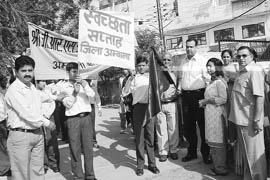 DC Mohammad Shayin flags off Sampoorna Swachhta Saptah Rally of schoolchildren in Ambala on Monday. 