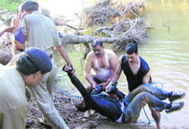 Policemen and divers fishing out Ranjan Nelsons body from Sukhna Lake in Chandigarh on Monday.