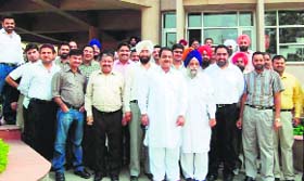 A deputation of Ludhiana Property Dealers and Colonisers Association at GLADA office in Ludhiana