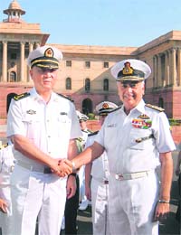Navy chief Admiral Sureesh Mehta shakes hands with his Chinese counterpart Admiral Wu Sheng Li during a guard of honour at South Block in New Delhi
