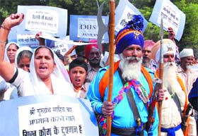 Members of the Sikh community protest at Jantar Mantar highlighting injustice to the families of Sikhs killed in 1984 riots and burning of the holy book, Guru Granth Sahib, in New Delhi
