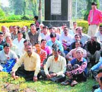 Congress leaders and Christians stage a dharna at Gandhi Park in Dehradun 
