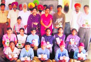 Prize winners with office-bearers of the Lambardar Sampuran Singh Memorial Trust at Jartoli village near Ahmedgarh 