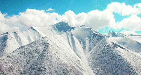 The glory of the icy peaks of Khardung-la shot from Cheetah