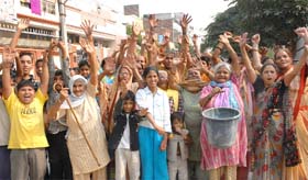 Residents of the EWS Housing Board colony, Model Town, Bathinda, protesting against the short supply of drinking water in their locality