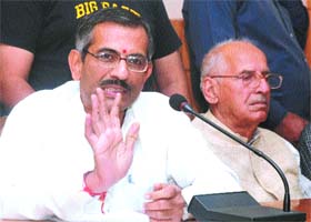 National secretary of the VHP Vinayak Deshpande addresses mediapersons in Jalandhar