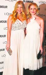 Glitz and glamour: Singer Fergie (L) arrives with actor Sarah Michelle Gellar 