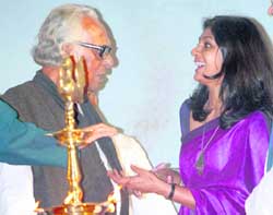 Eminent filmmaker Mrinal Sen and actor Nandita Das 