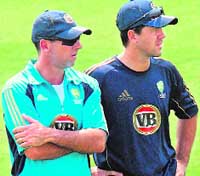 Tim Nielsen (L) and Ricky Ponting
