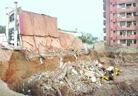 A two-storeyed building that collapsed along the Panchkula-Zirakpur highway. The digging also poses a threat to the apartments nearby (right)