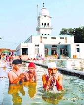 HOLY WATER: Devotees take dip in the sarovar of Gurdwara Haji Rattan on the occasion of gurpurb in Bathinda on Thursday