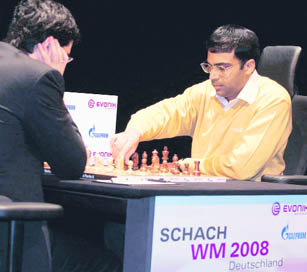 Anand takes on Russias Vladimir Kramnik during the Chess World Championship in Bonn in October 