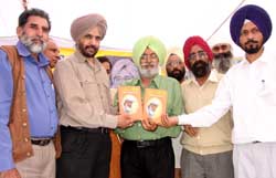 Editor of Punjabi Tribune GS Sidhu Damdami at the release of the book Ghadar Lahar in Bathinda 