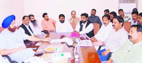 Representatives of the Municipal Karamchari Dal during a meeting with mayor Hakam Singh Gyaspura in Ludhiana