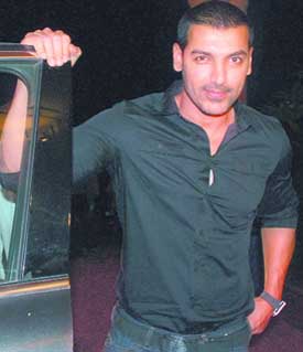 John Abraham (Right) poses for a picture at the Food Guide Awards 
