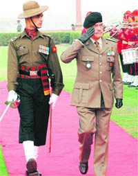 Italian Army Chief Lieut-Gen Fabrizio Castagnetti inspects a guard of honour in New Delhi on Monday. Castagnetti is on a five-day official visit to India. 