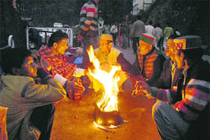  People try to beat the chill by lighting a bonfire in Shimla.