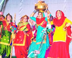 Students perform giddha on the final day of Punjab Agricultural University Youth Festival in Ludhiana.