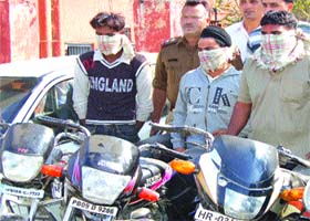 Three vehicle thieves, arrested by the Maqsoodan police, with stolen vehicles in Jalandhar