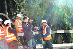 Allian-Duhangan project in charge Ashok Joshi explains causes of fatalities at the Duhangan site to Norwegians