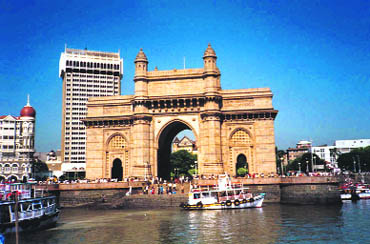 The cosmopolitan ambience of Bombay has made Asif Noorani return to the city of his birth several times since 1950
