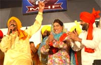 artistes performing the Chhadian da Gidda