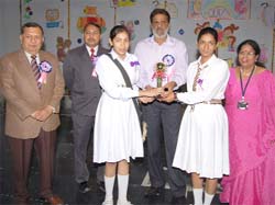 SDM N.S. Brar giving away prizes to the winners of the IT fair Arohan organised in Abohar. 