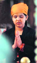 A girl pays obeisance at the Sector 34 gurdwara on the martyrdom day of Guru Tegh Bahadur in Chandigarh