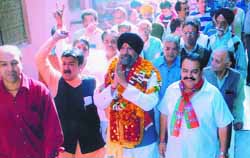 Akali and BJP candidate from Adarsh Nagar, Ravinder SIngh Khurana campaigns in his area in New Delhi on Monday. 