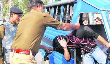 A police official bashes up a Vikram driver for infringment of traffic rules on Haridwar road.