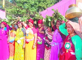 Women in traditional Garhwali dresses.