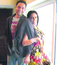 Abhay Deol and Neetu Chandra in Oye Lucky, Lucky Oye!
