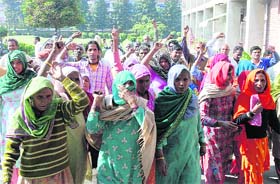 Residents of Gogripur protest against alleged irregularities in the allotment of plots to BPL families in Karnal