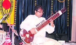 Purbayan Chatterji gives sitar recital on the concluding day of Spic Macay winter session. 