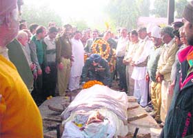 Gp Capt G.S.Bedi, station commander of the IAF station, Sirsa, lays a wreath on the body of Flight Captain Sachin Bhatia in Sirsa