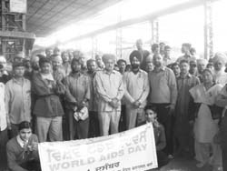 Migrant labourers were made aware about AIDS on the World AIDS Day at Fatehgarh Sahib 