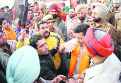 The police arrests activists of the Bajrang Dal for burning the national flag of Pakistan in front of Pakistani delegates in Patiala 