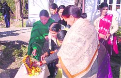 Homage paid to the deceased dog. 