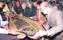 Mr Justice Shabbar Raza Rizvi of the Lahore High Court and Governor of Haryana A. R. Kidwai offer a chadar at the dargah of Panj Peer at Samana, near Patiala,