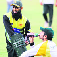 File photo of Mohammad Yousuf (L) and Shoaib Malik