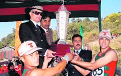 GOC Rising Star Corps giving away prizes to winners of the khad race at Dharamsala