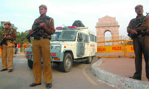 Delhi police commandos guard the India Gate.