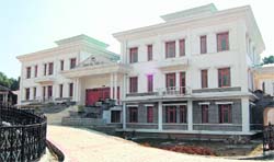 A picture of the Vidhan Sabha building at Dharamsala.