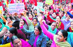 Anganwari women protest in Shimla