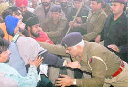 Cops try to control the visually impaired protesters near the Parade Ground in Chandigarh